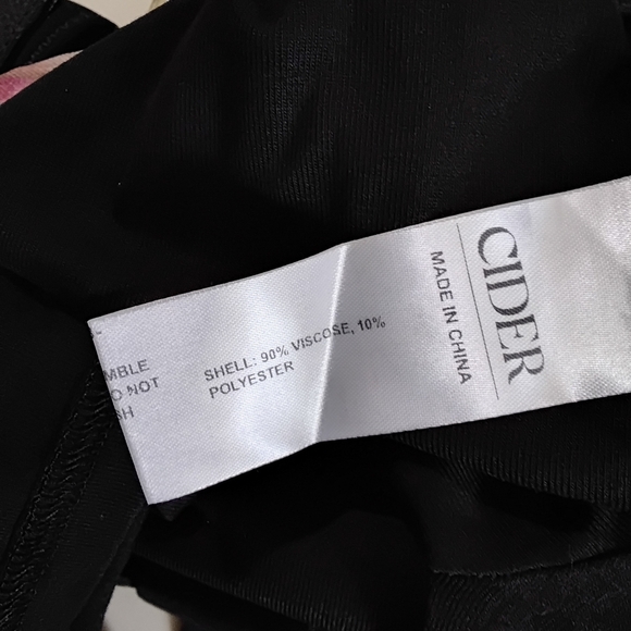 New CIDER Wome's Shirt with Bunny Heart Design Size M - Picture 4 of 7